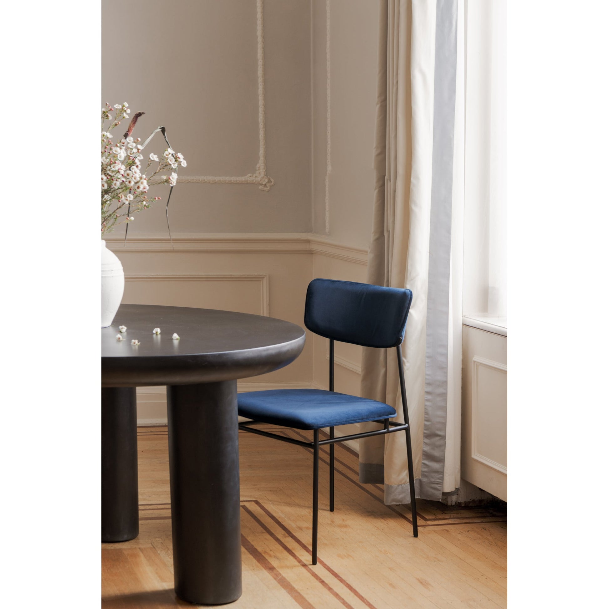 ROCCA ROUND DINING TABLE-4